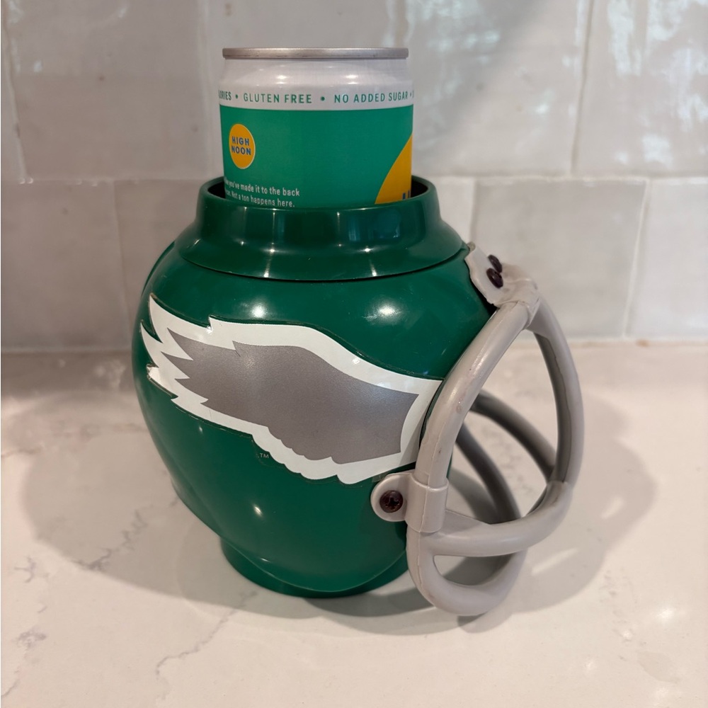 Philadelphia Eagles vintage Kelly green helmet slim can holder